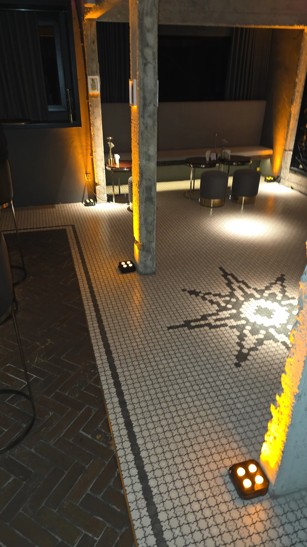 Wireless PAR can uplights washing a room in colour